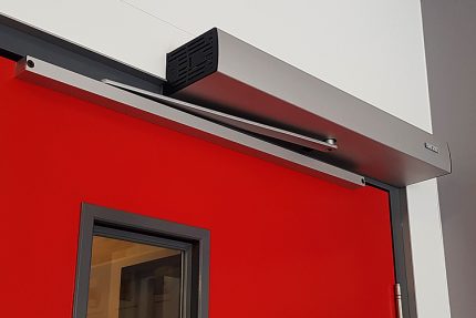 Automatic door closer